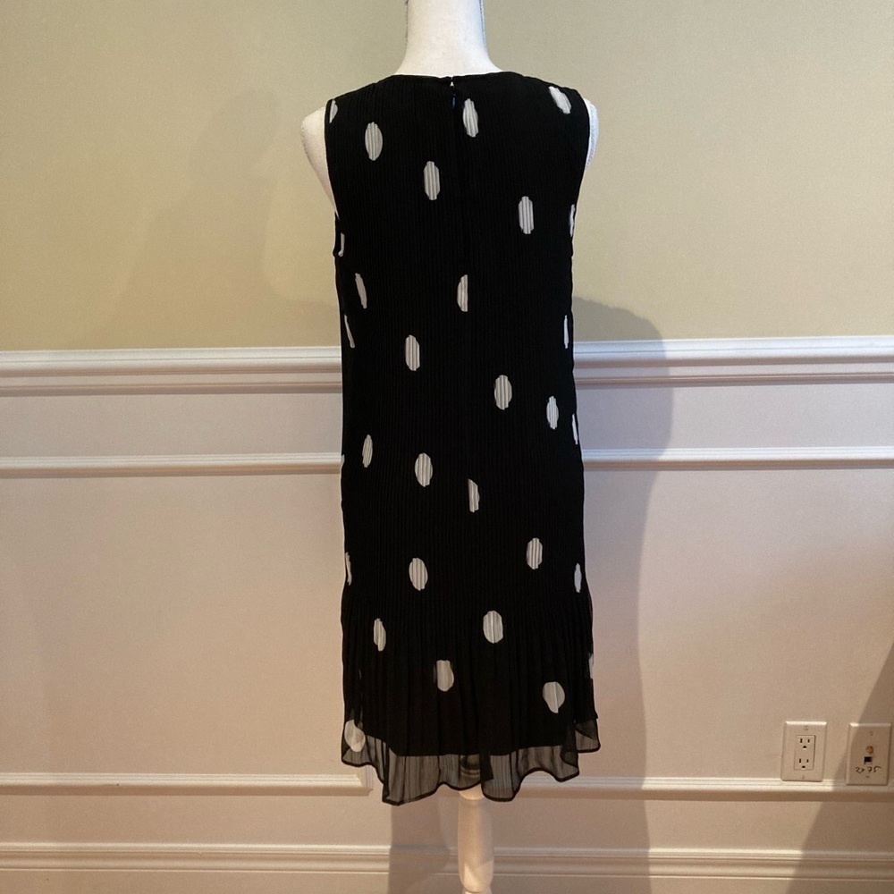 NWOT DKNY Pleated Sleeveless Midi Dress, Black, White, Polka Dots, Size 10 - Picture 4 of 6